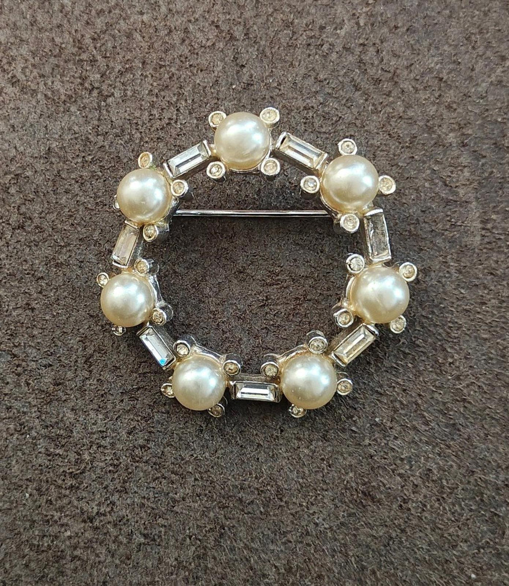 1960s Silver Tone With Faux Pearls Clear Rhinestones Circle Brooch Pin