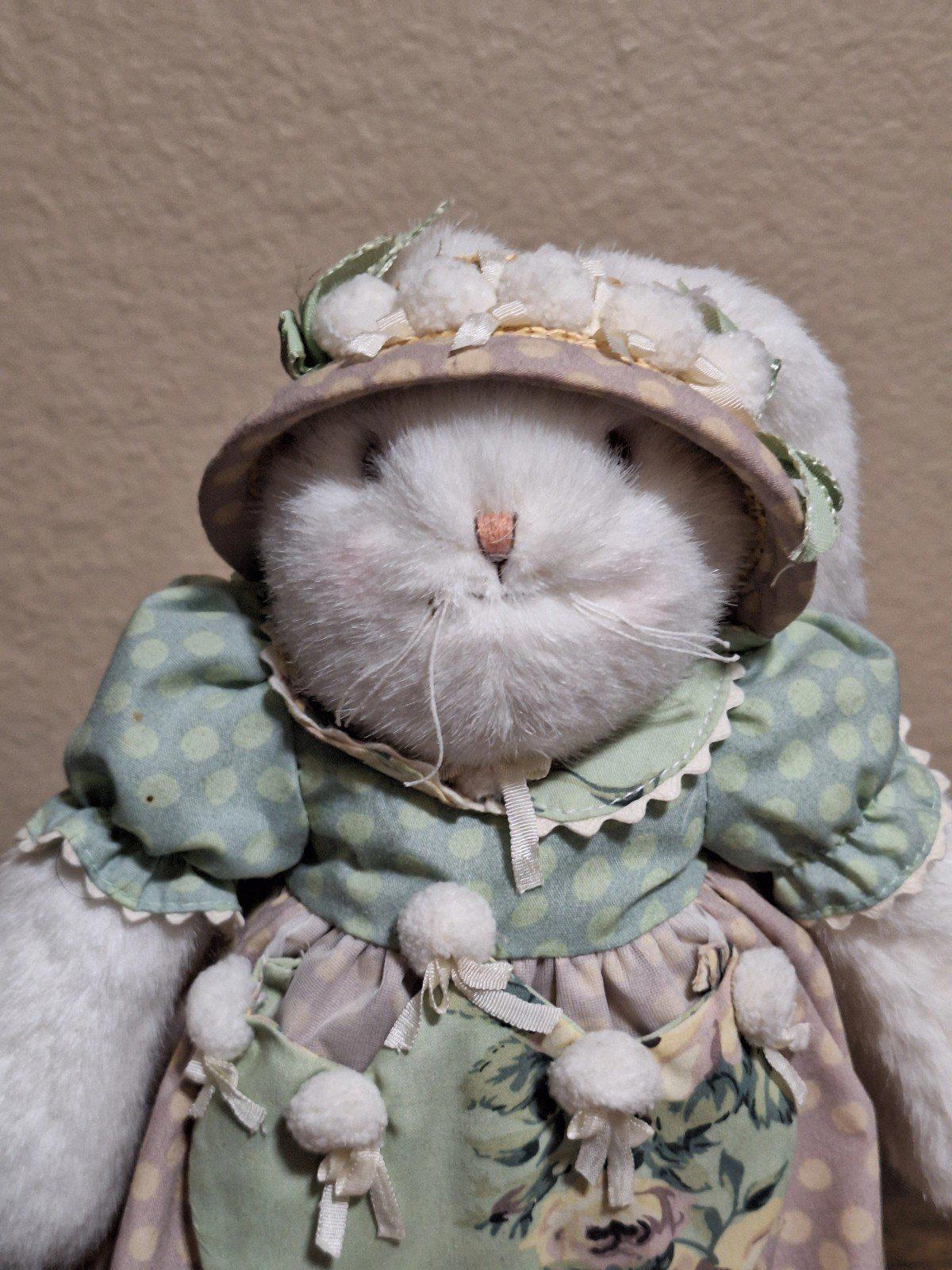 Adorable Vintage 2002 Hallmark "Bunnies By The Bay" Rosy Pocketful Bunny Plush.