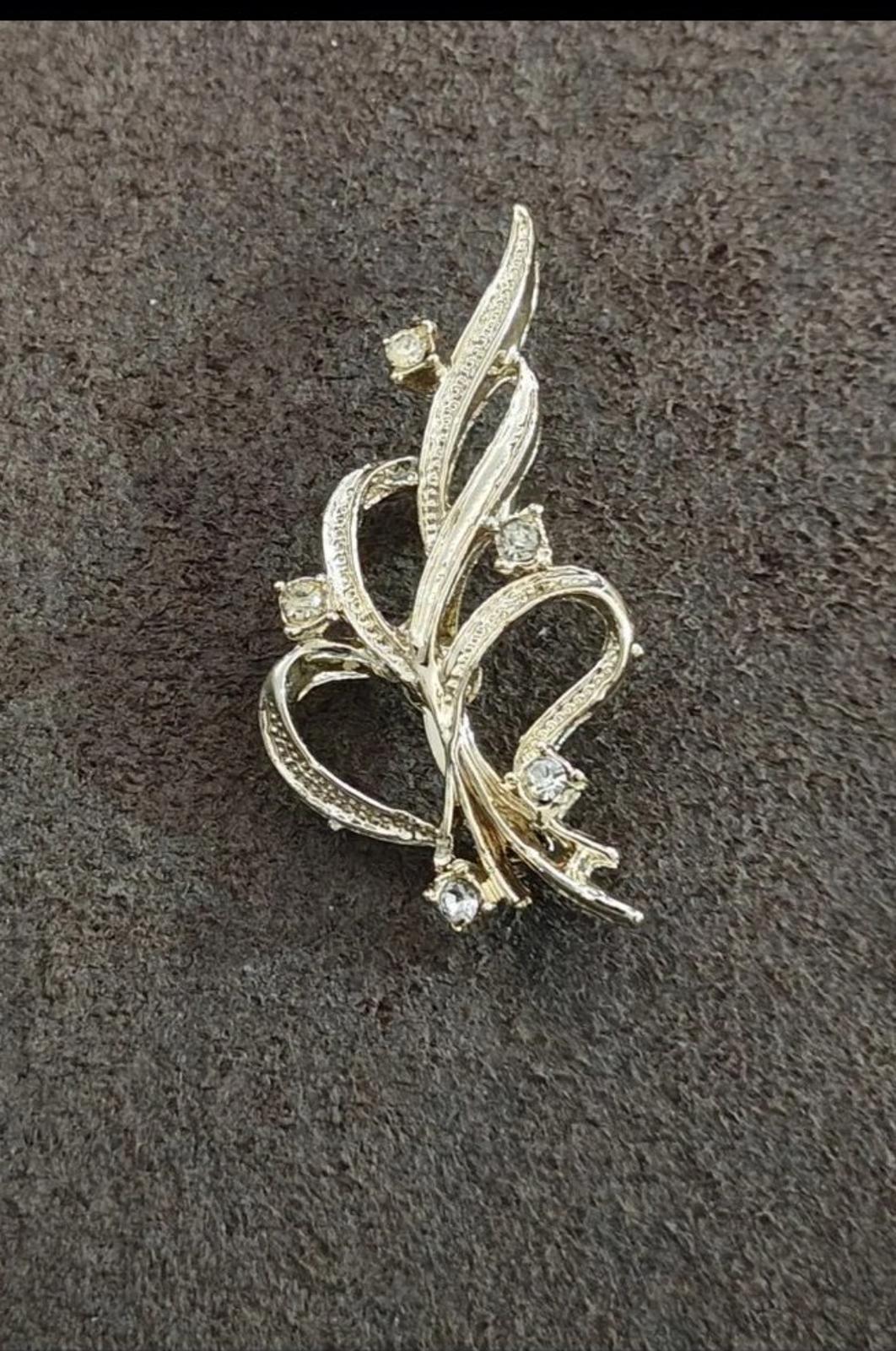 1980s Gerry's Art Nouveau Style Gold Tone Ribbon Brooch Pin