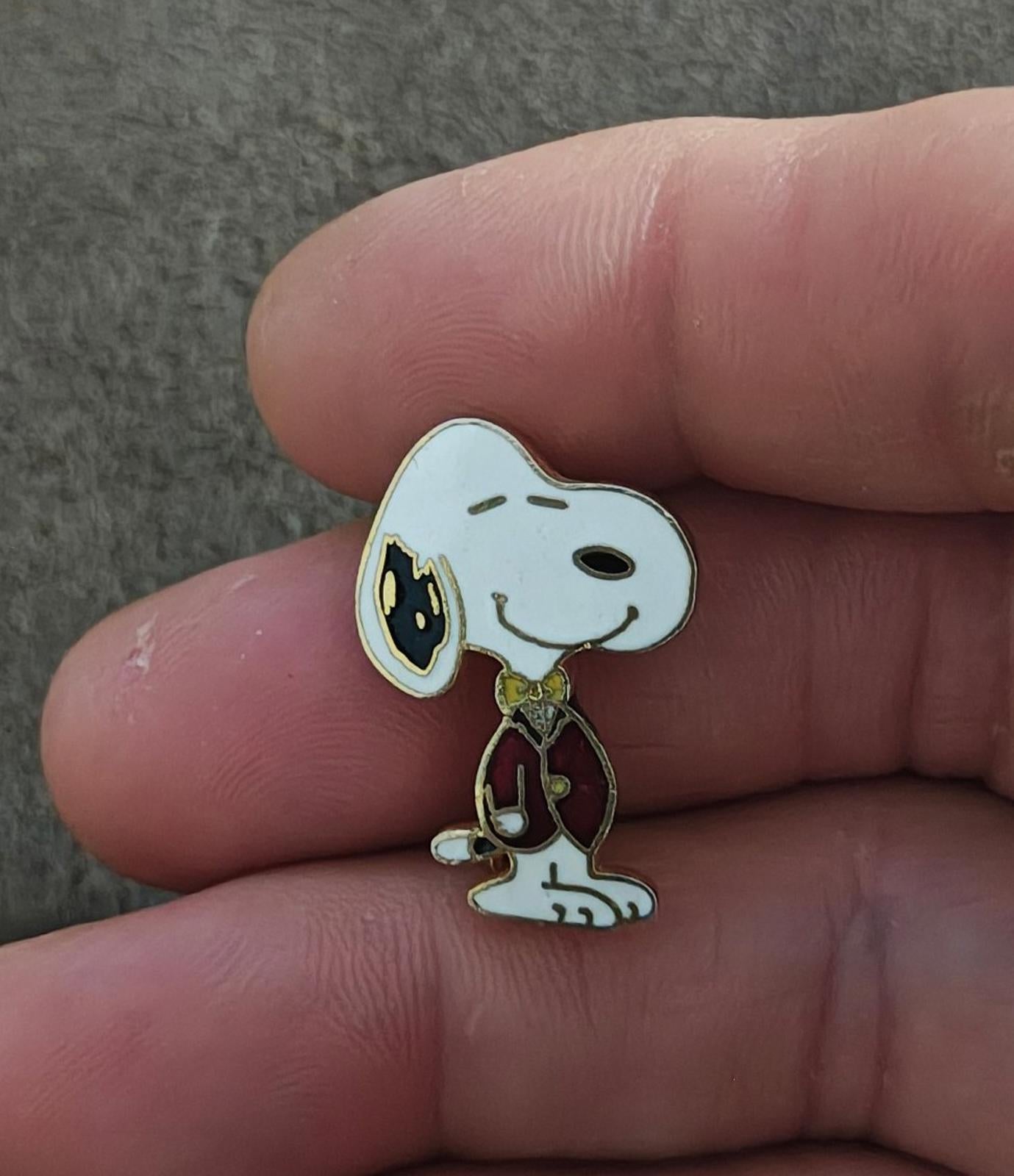 1970s Vintage Rare Aviva Snoopy Gold Tone Enamel Pin