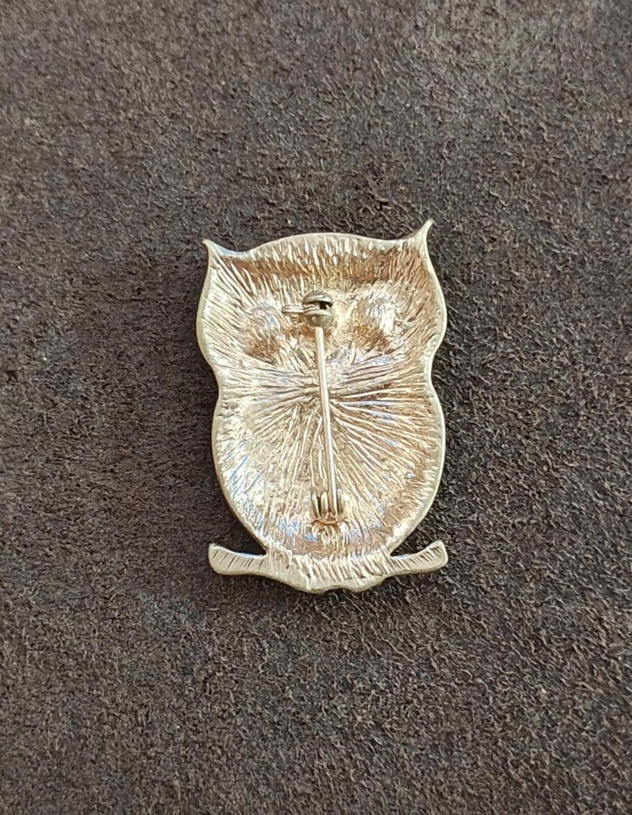 1980s Gold Tone With Brown & Clear Rhinestones Owl Brooch