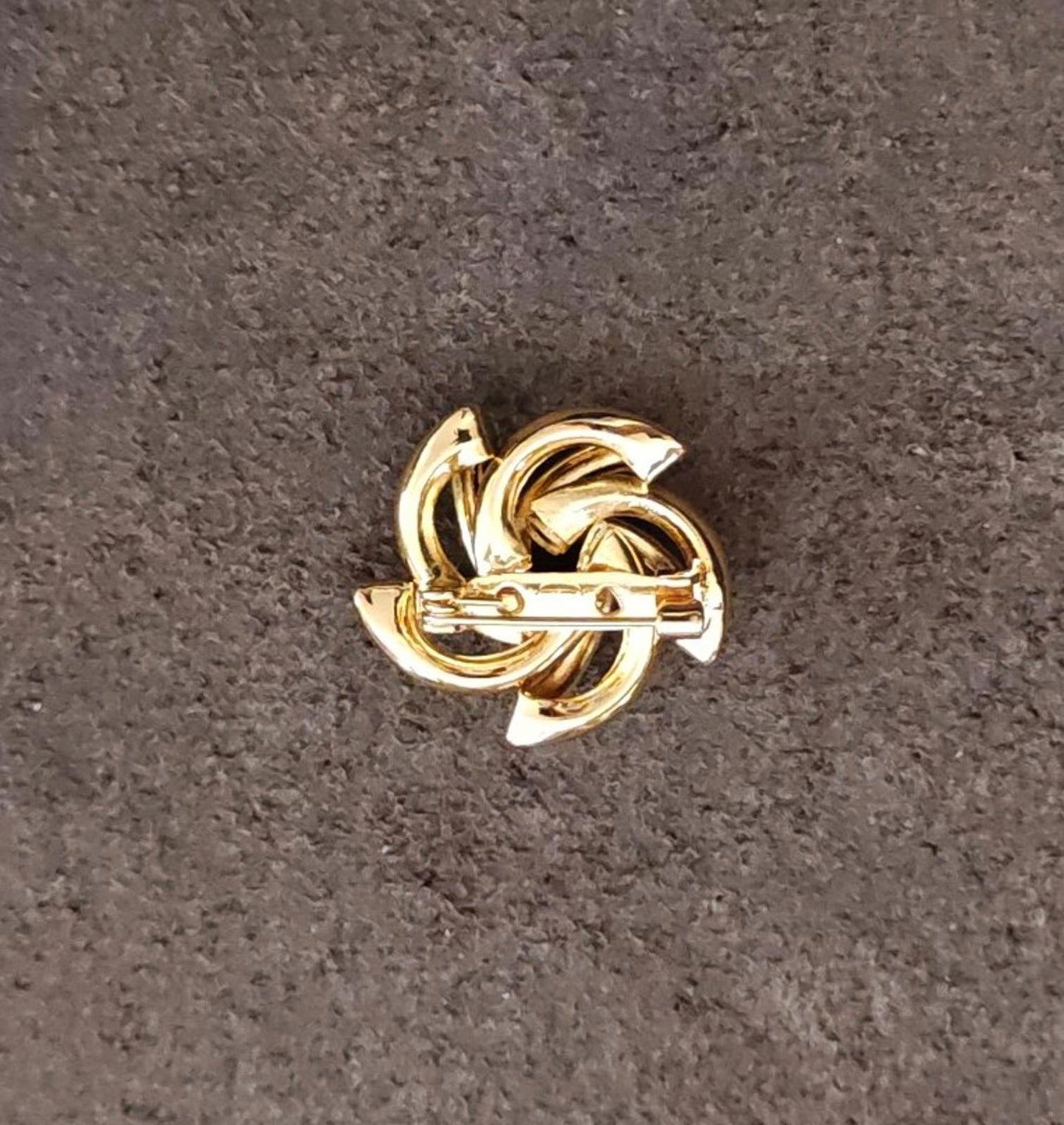 1980s Gold Tone Flower Brooch