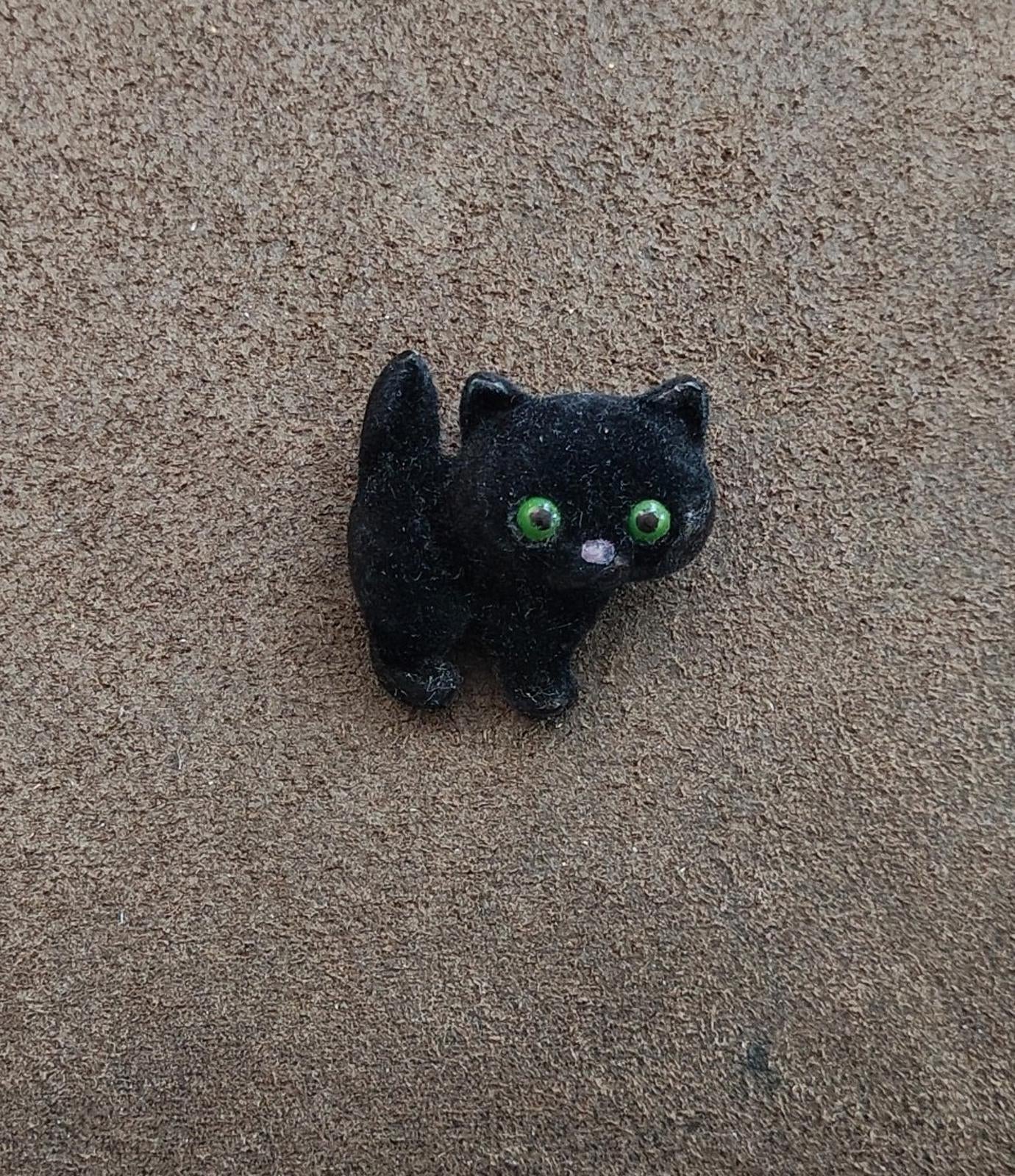 1982 Hallmark Halloween Flocked Fuzzy Black Cat Brooch