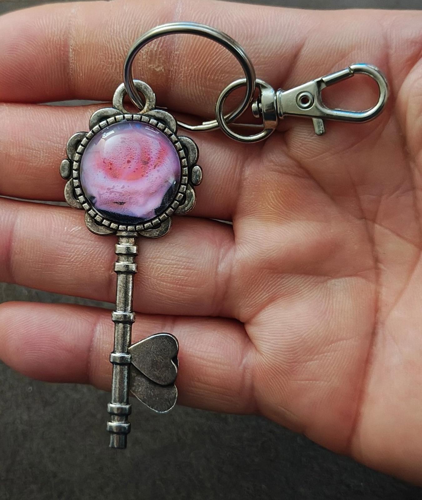 Vintage Style Skeleton Key Keychain With a Pink and White Rose Cabochon Pendant