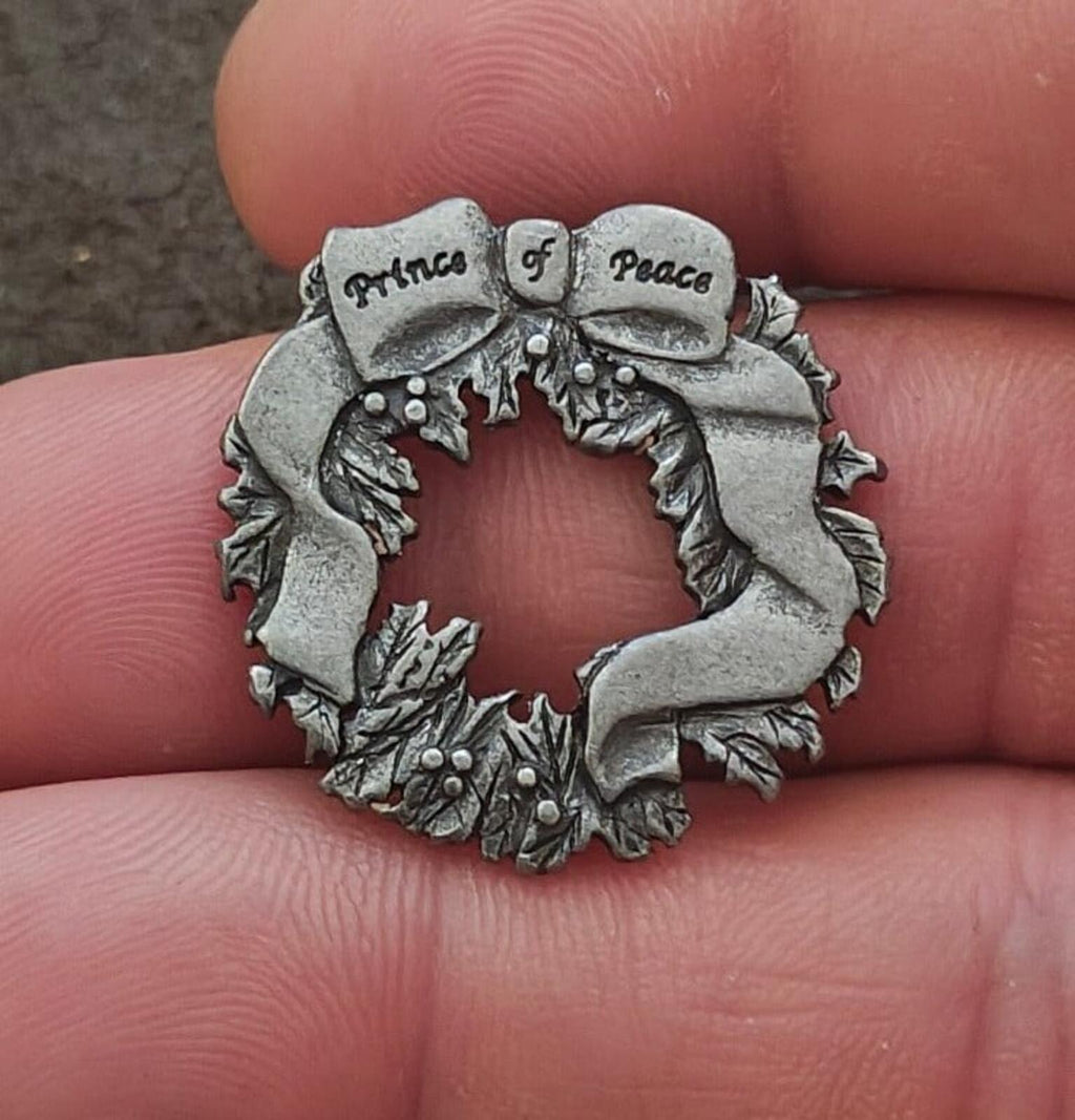 1980s Signed CTA Fine Pewter Christmas Wreath Pin