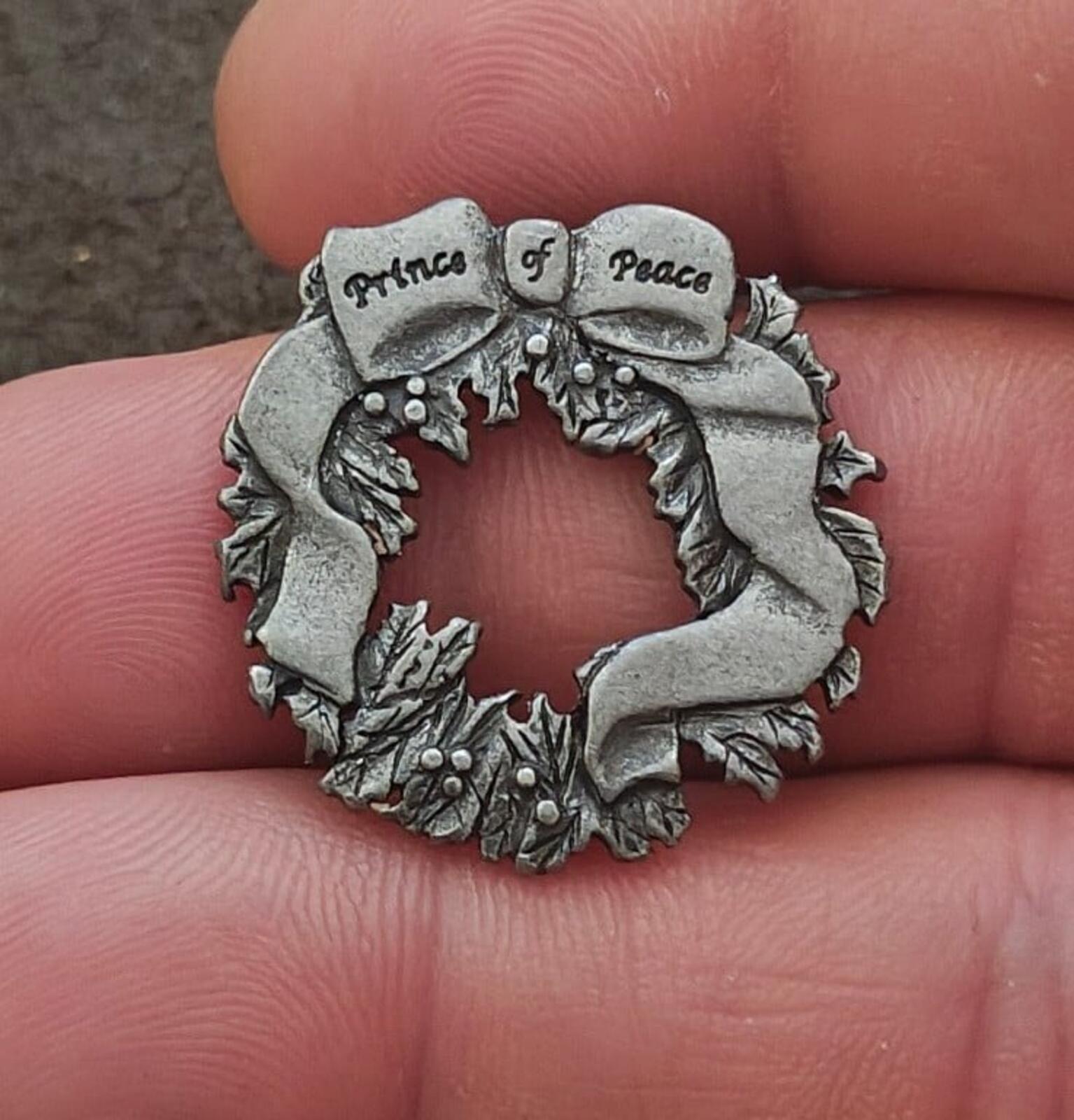 1980s Signed CTA Fine Pewter Christmas Wreath Pin