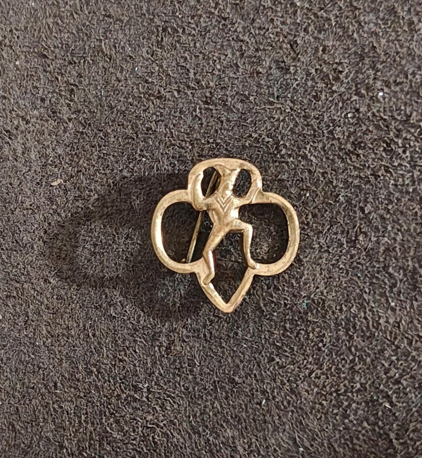 1960s Vintage vintage Girl Scout Brownie Membership Gold Tone Pin Brooch