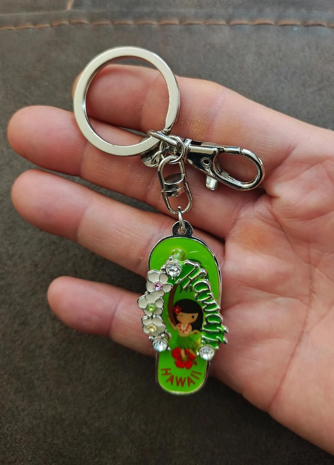 Hawaii Island Green Flower Sandal With Sparkling Rhinestones Bling Keychain