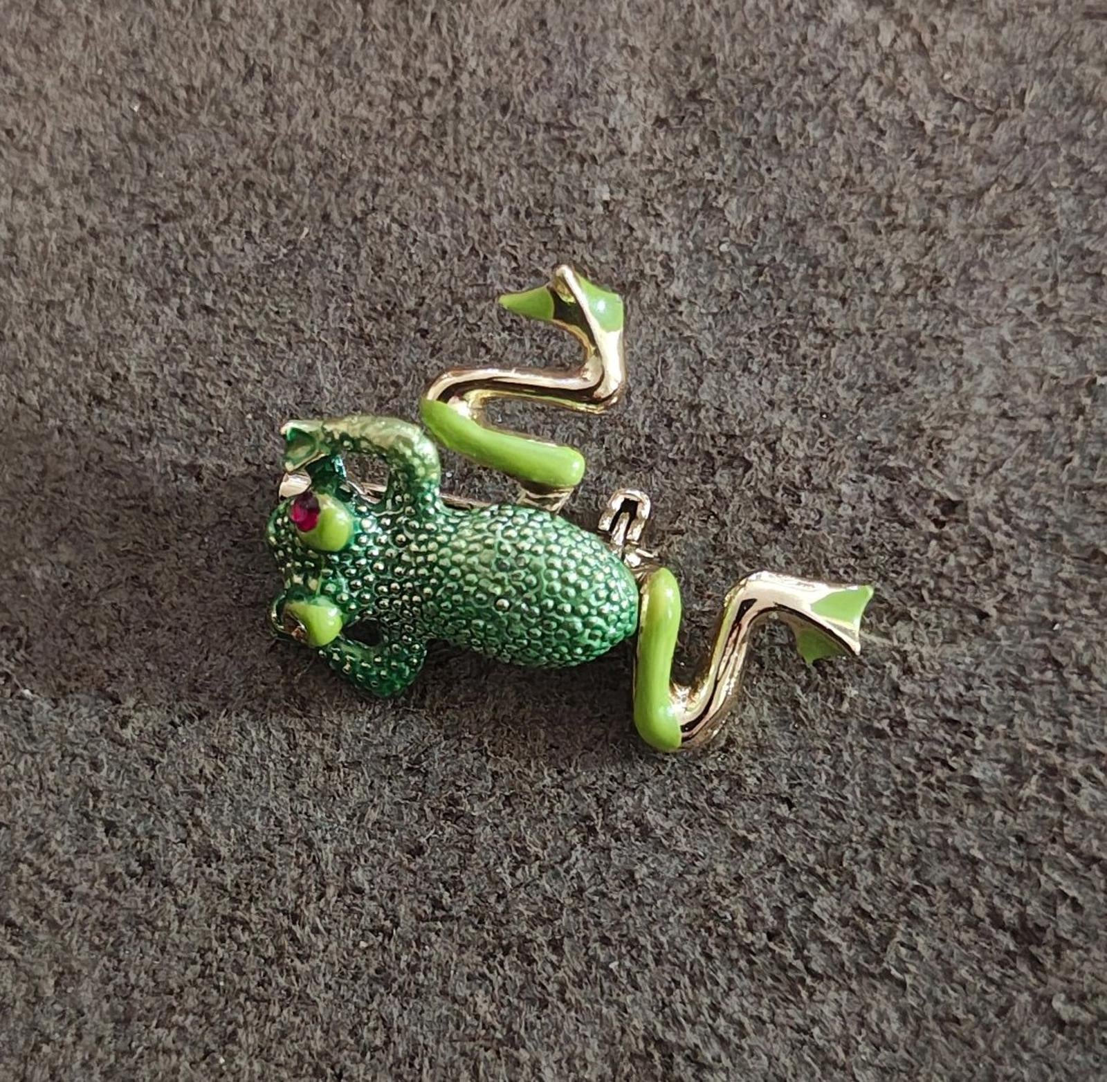 1960s/70s Gold Tone Green Frog Enamel With Red Jeweled Eyes Brooch Pin