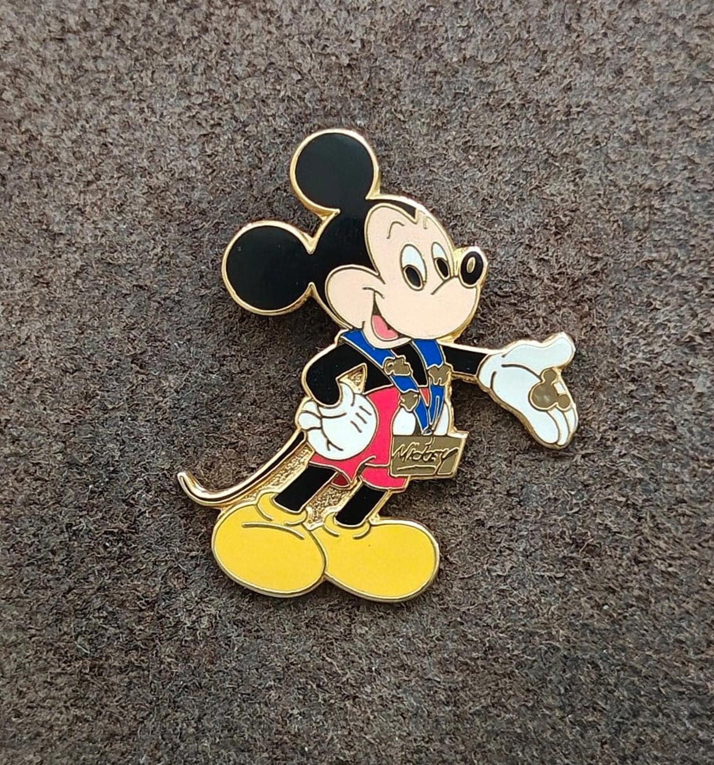 2001 Retired Mickey Mouse Trading Starter Set Gold Tone Enamel Pin