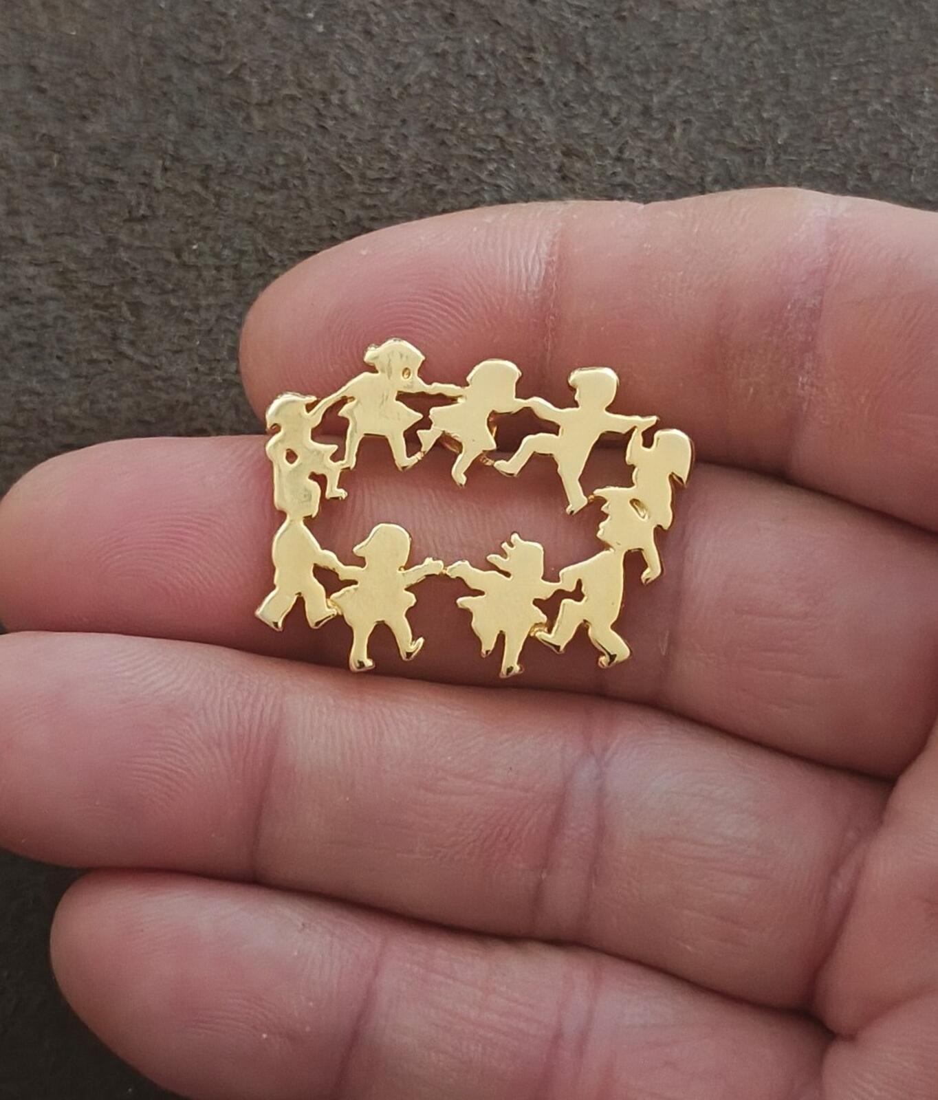 1990s Ring Around the Rosie Children Pin