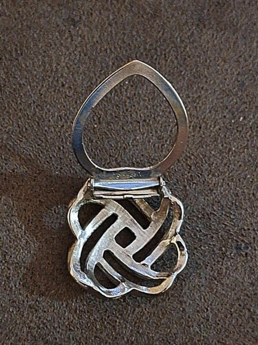 Silver love-knot scarf clip with teardrop loop and hinge clasp, side view