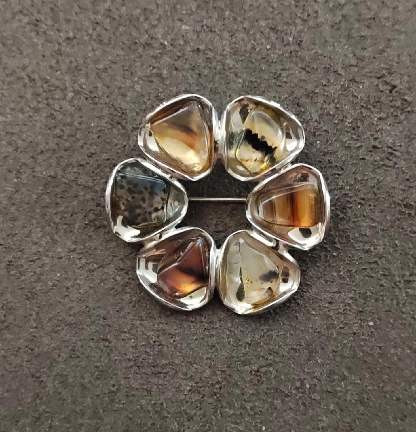 1980s Gold Tone Circular Brooch Featuring Six Individual Pieces of Agate Stones
