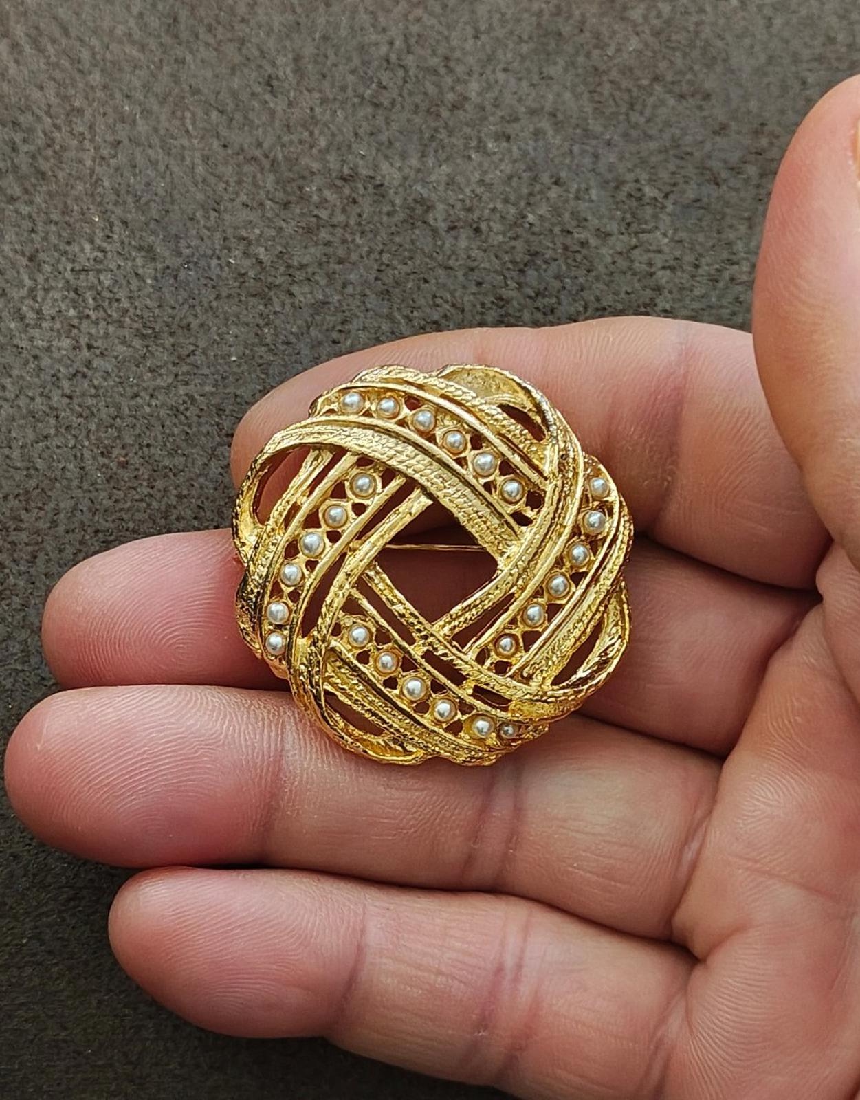 1980s Victorian Style Gold Tone With Small Faux Pearls Brooch