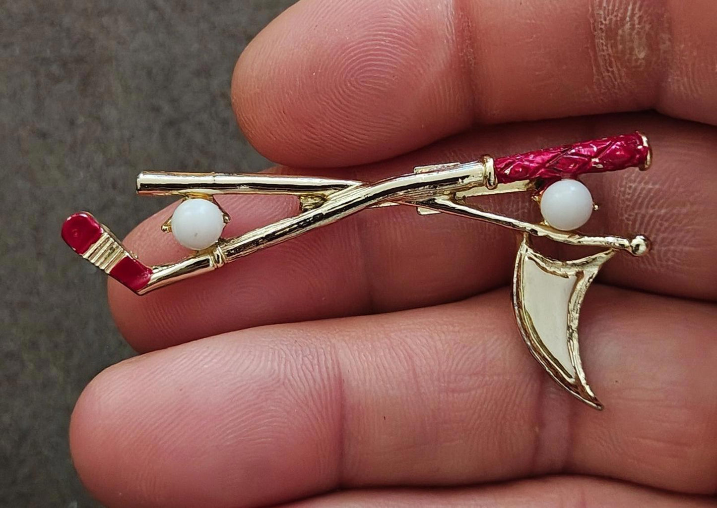 1960s Signed Gerry's Golf Club and Flag Gold Tone With Red Enamel Pin