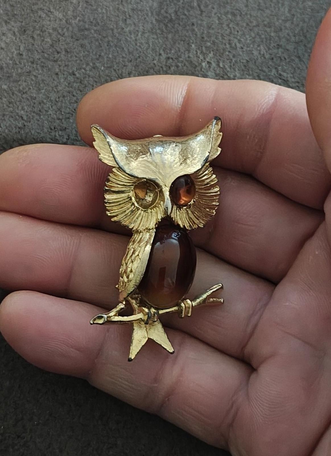 1960s Vintage Jelly Belly Gold Tone Brown Cabochon Owl Pin