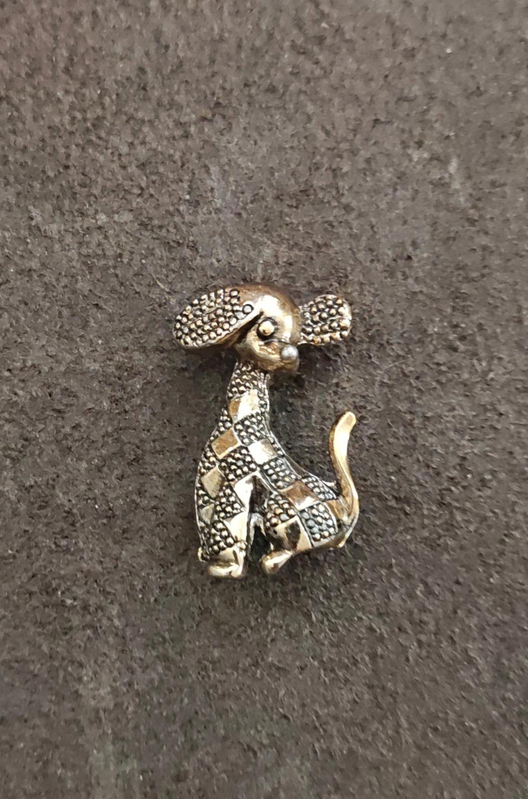 1950s/60s Textured Gold Tone Patchwork Dog Brooch