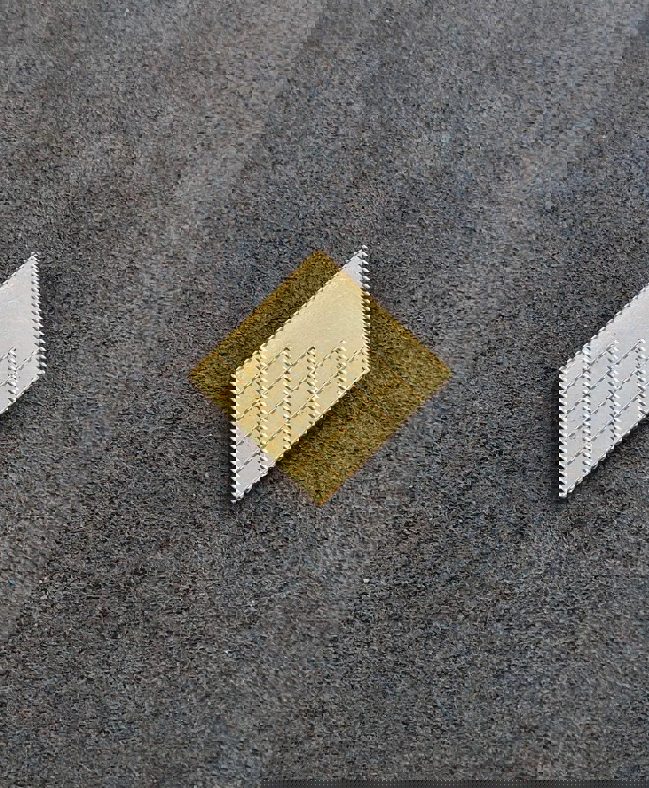 1980's Geometric Minimalist Gold Tone Pin