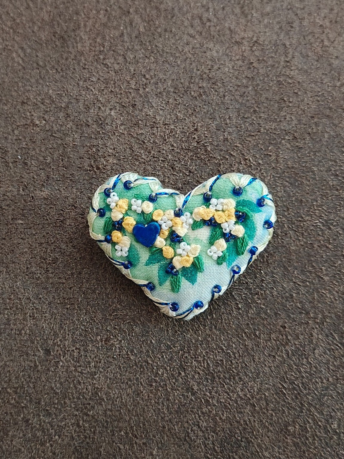 Hand-Embroidered Cottagecore Floral Heart Brooch Pin. - photo 2
