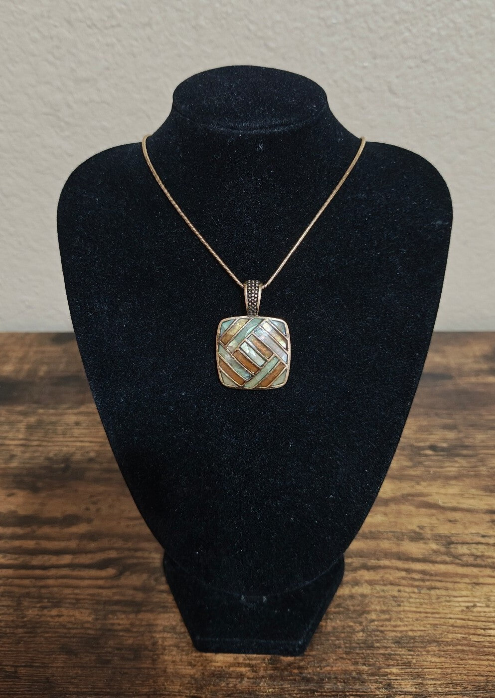 Early 2000s Lia Sophia Gold Tone Mother of Pearl Mosaic Slide Pendant Necklace