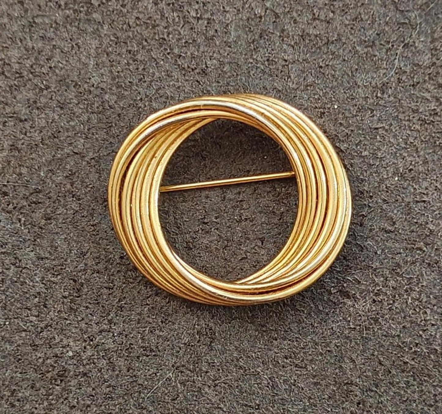 1980's Circle Gold Tone Brooch Pin
