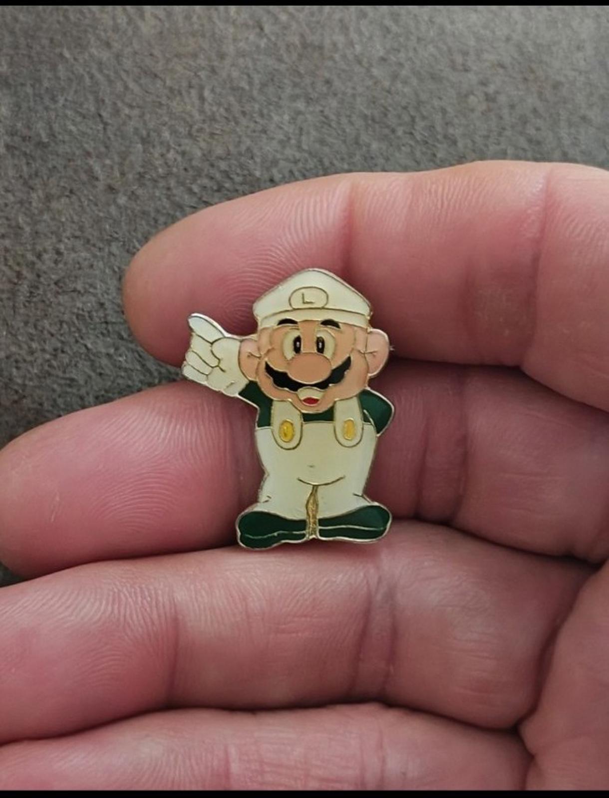 1988 Nintendo Super Mario Bros. Luigi Gold Tone Enamel Pin