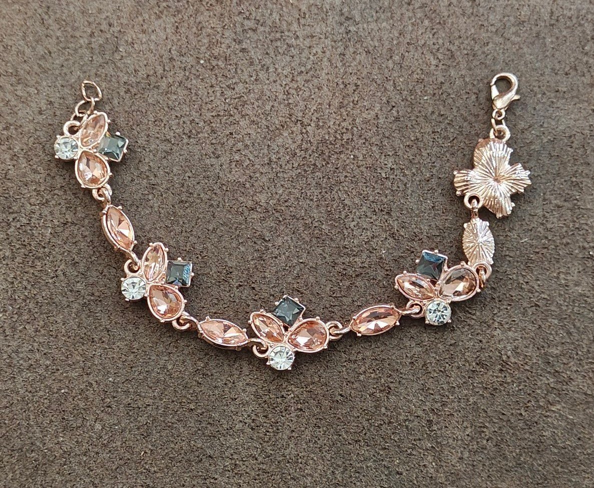 Pretty Paparazzi Rose Gold Floral Bracelet