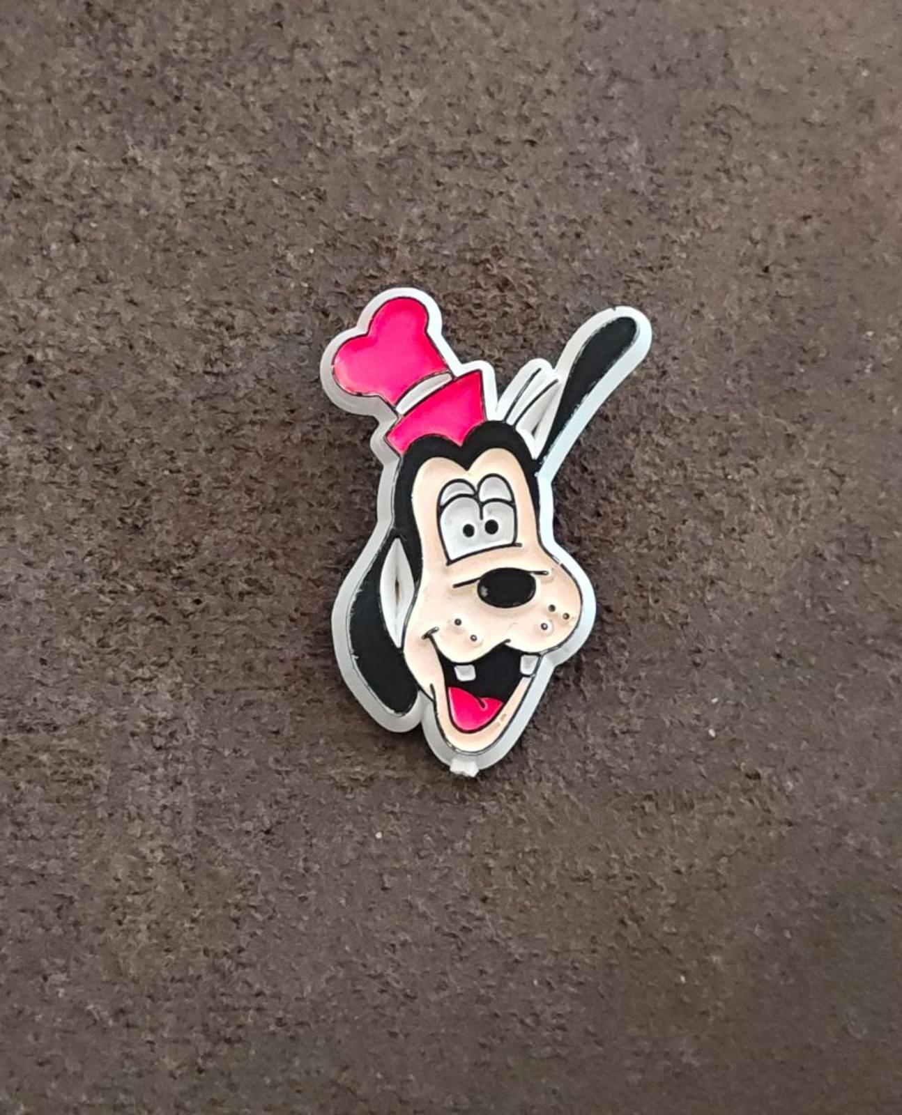 1970s/80s Rare Walt Disney Productions Goofy Plastic Pin