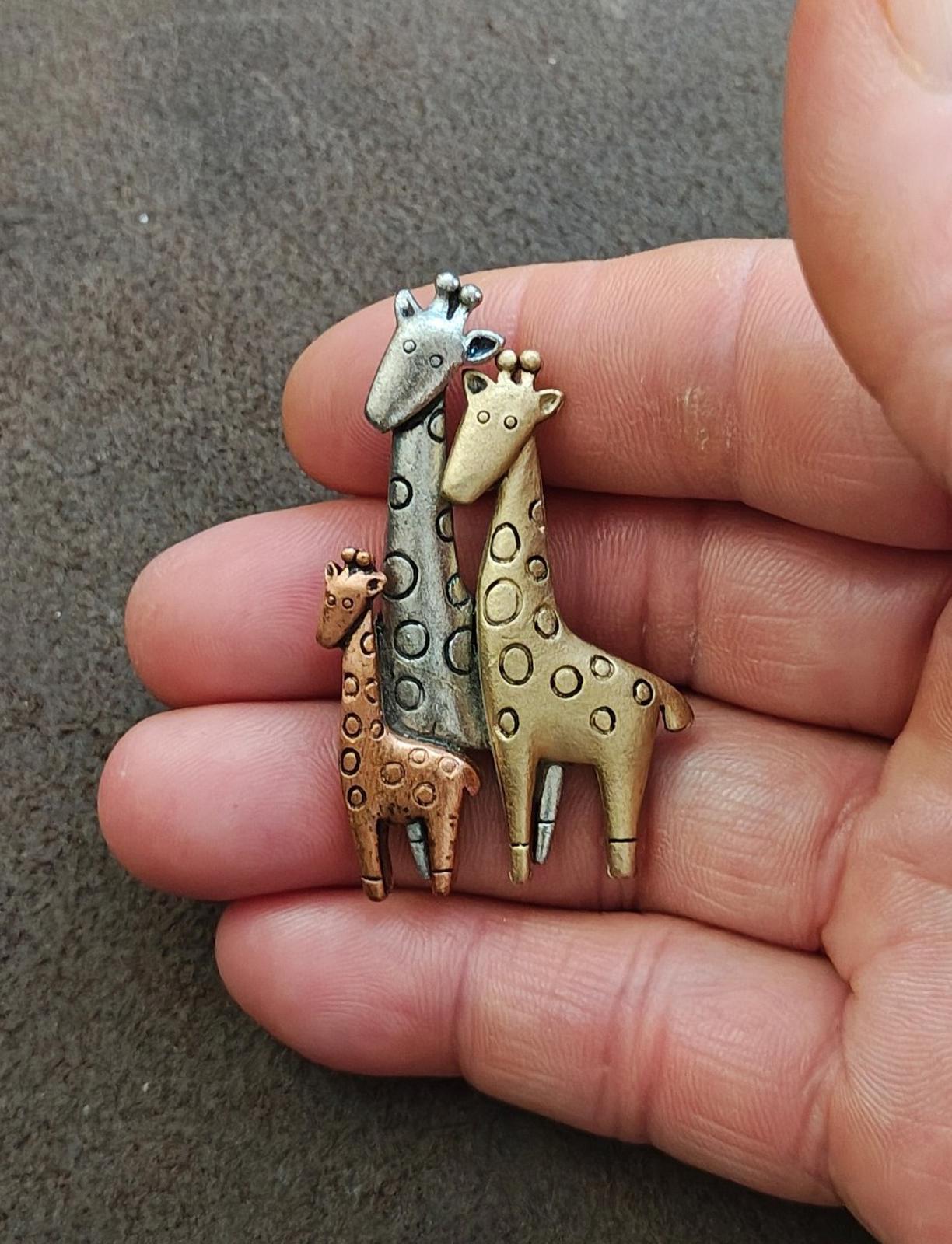 1980s Tricolor Giraffe Family Brooch