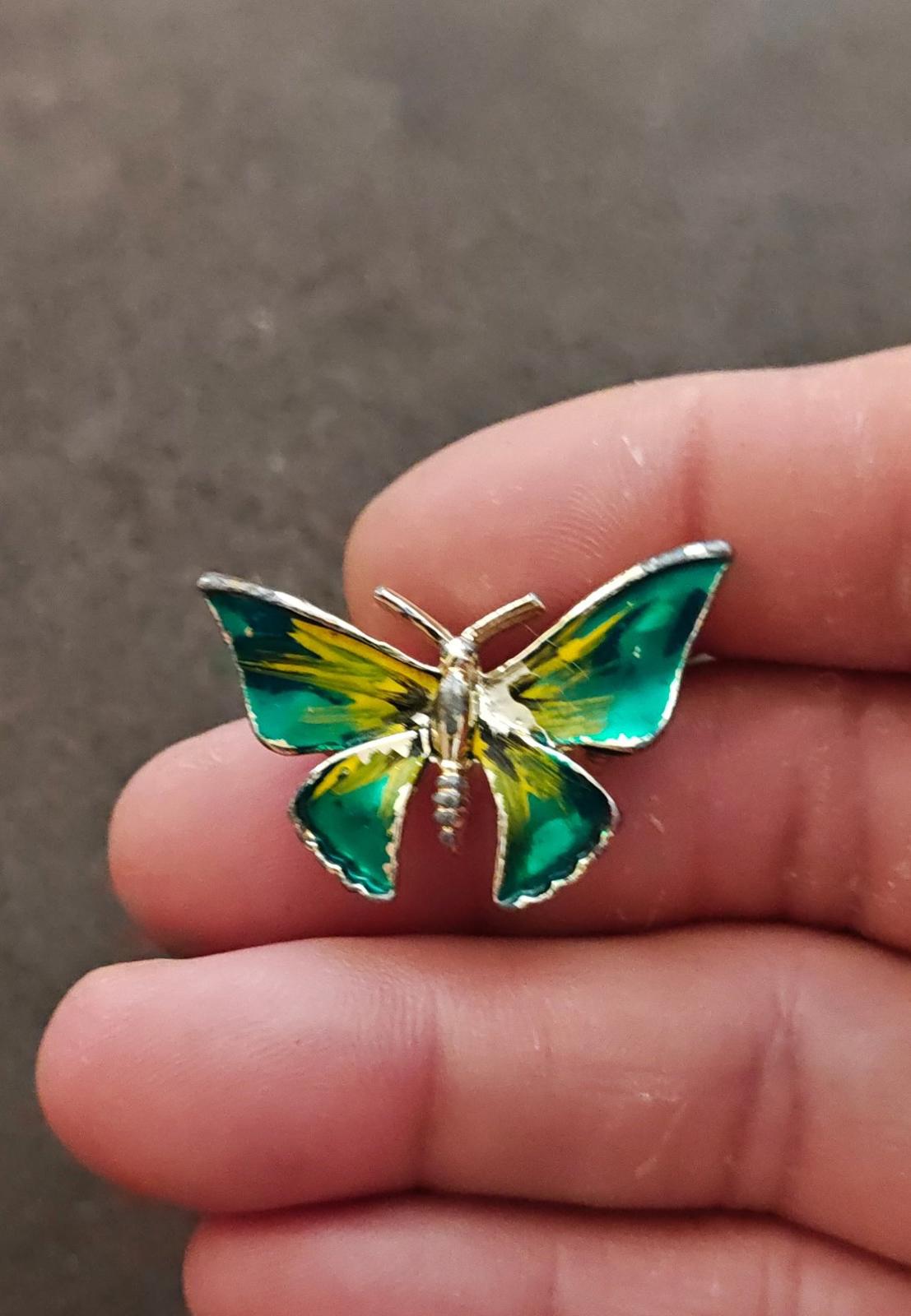 1980s Gold Tone Yellow and Green Enamel Brooch.