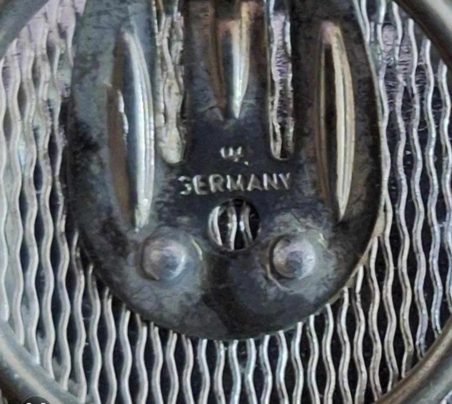 1950's Vintage Silver tone Textured style scarf Clip