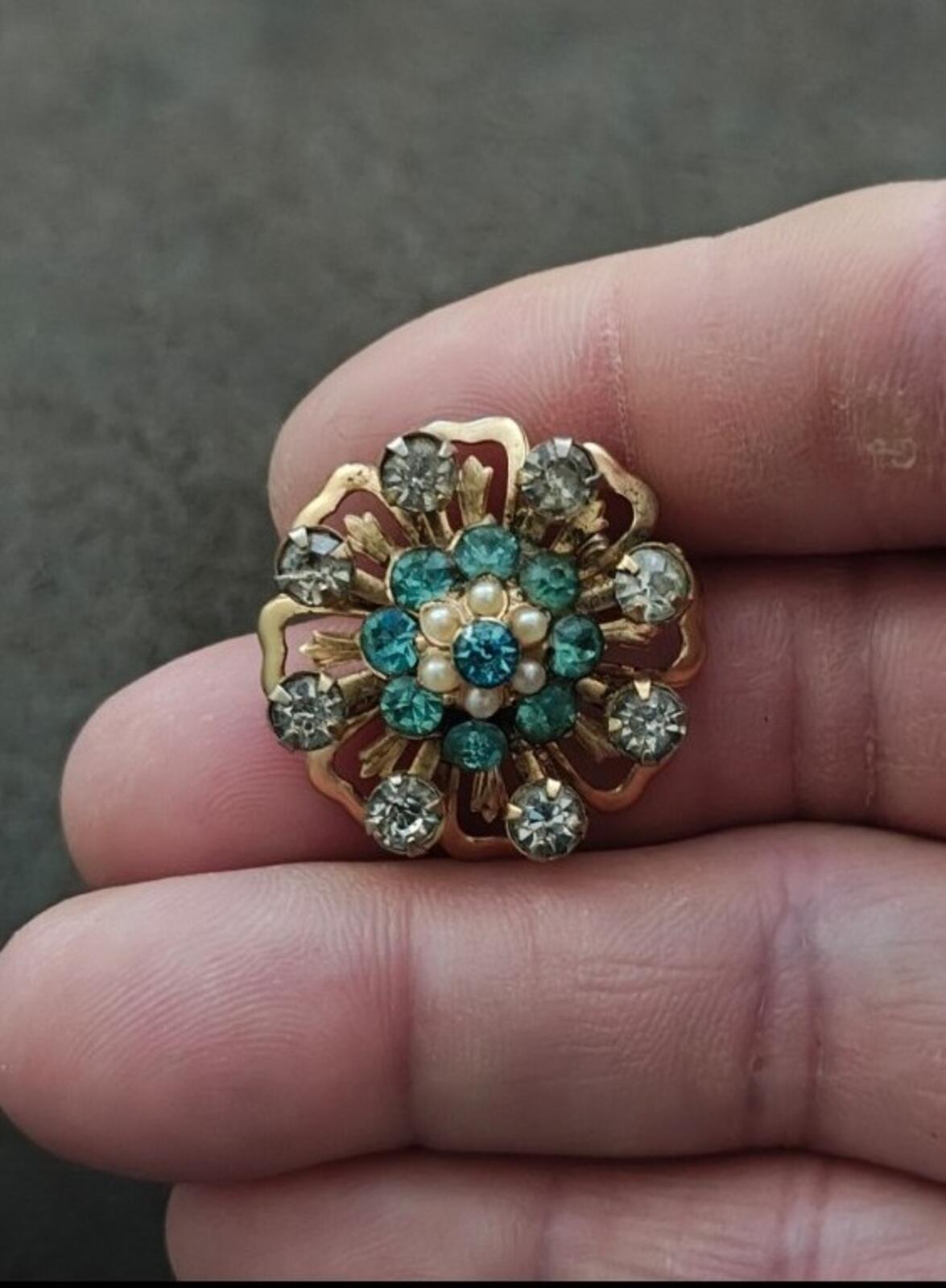 1950s/60s Gold Tone Floral Sunburst With Colorful Rhinestones & Faux Pearls  Pin