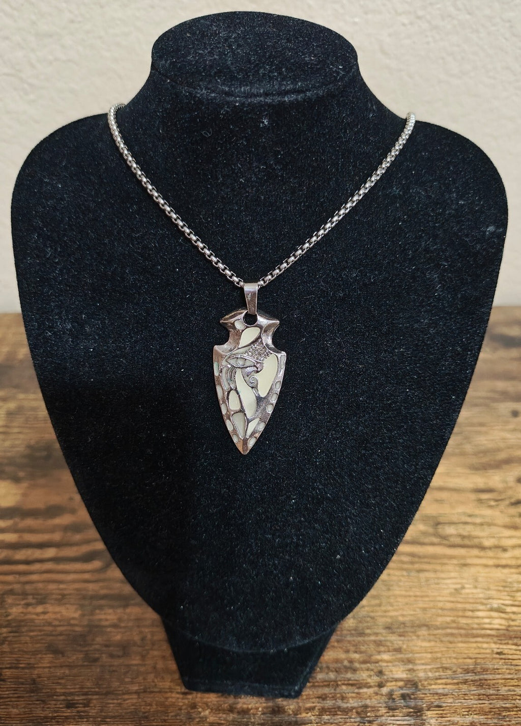 Southwestern Style Silver Tone Arrowhead Mosaic Inlay Pendant Necklace