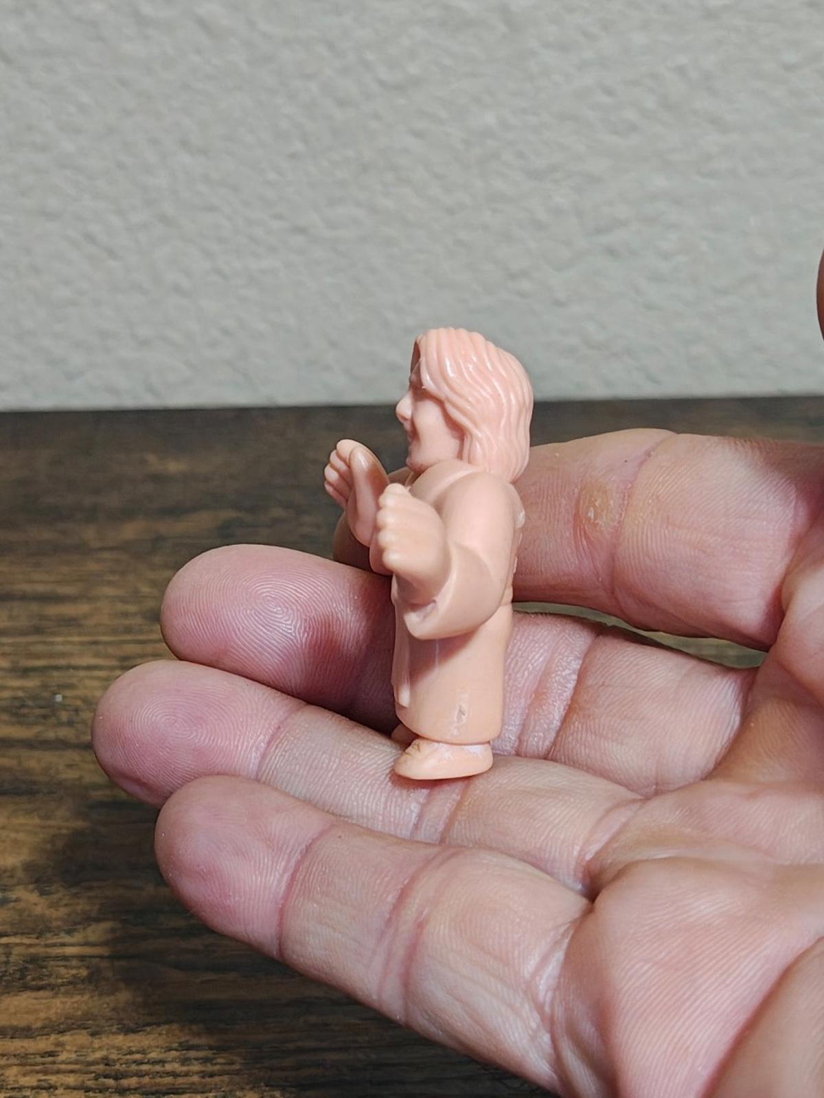 2017 Mattel WWE M.U.S.C.L.E. Ric Flair Wearing a Bathrobe Plastic Minfigure