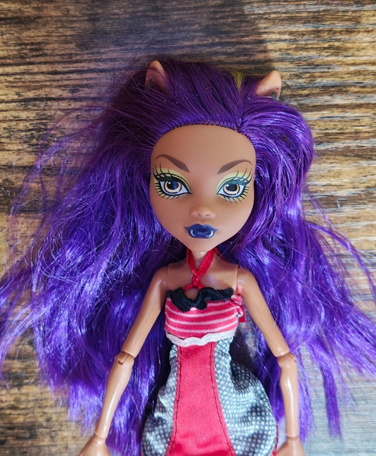 2008 Monster High Clawdeen  With Red Outfit & Black Shoes.