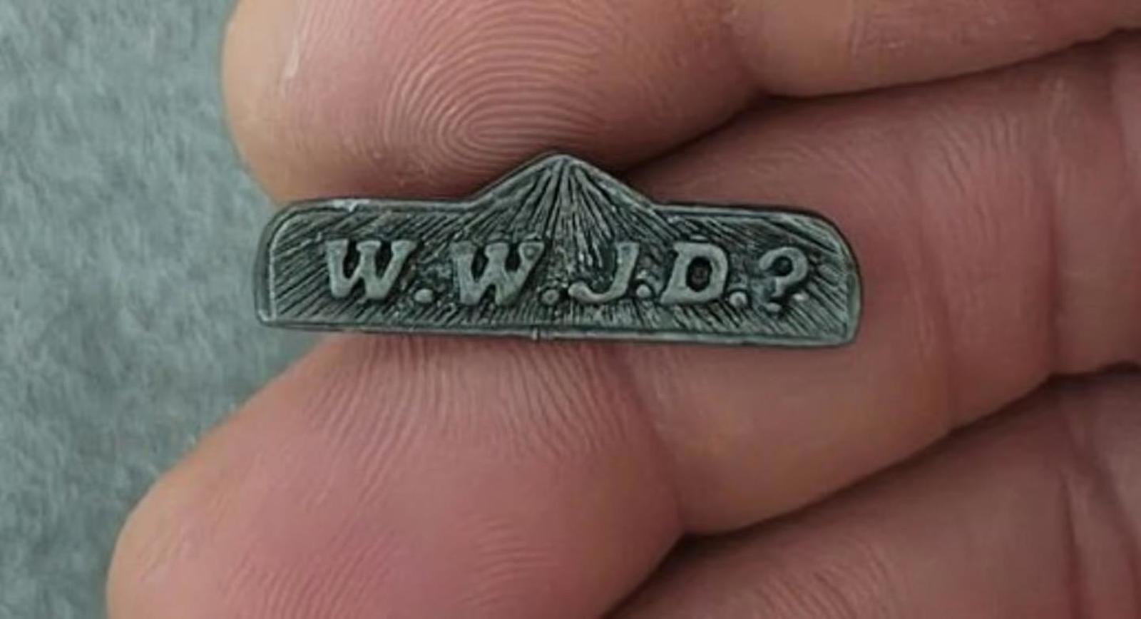 Pewter WWJD bar religious pin with raised lettering and cross detail