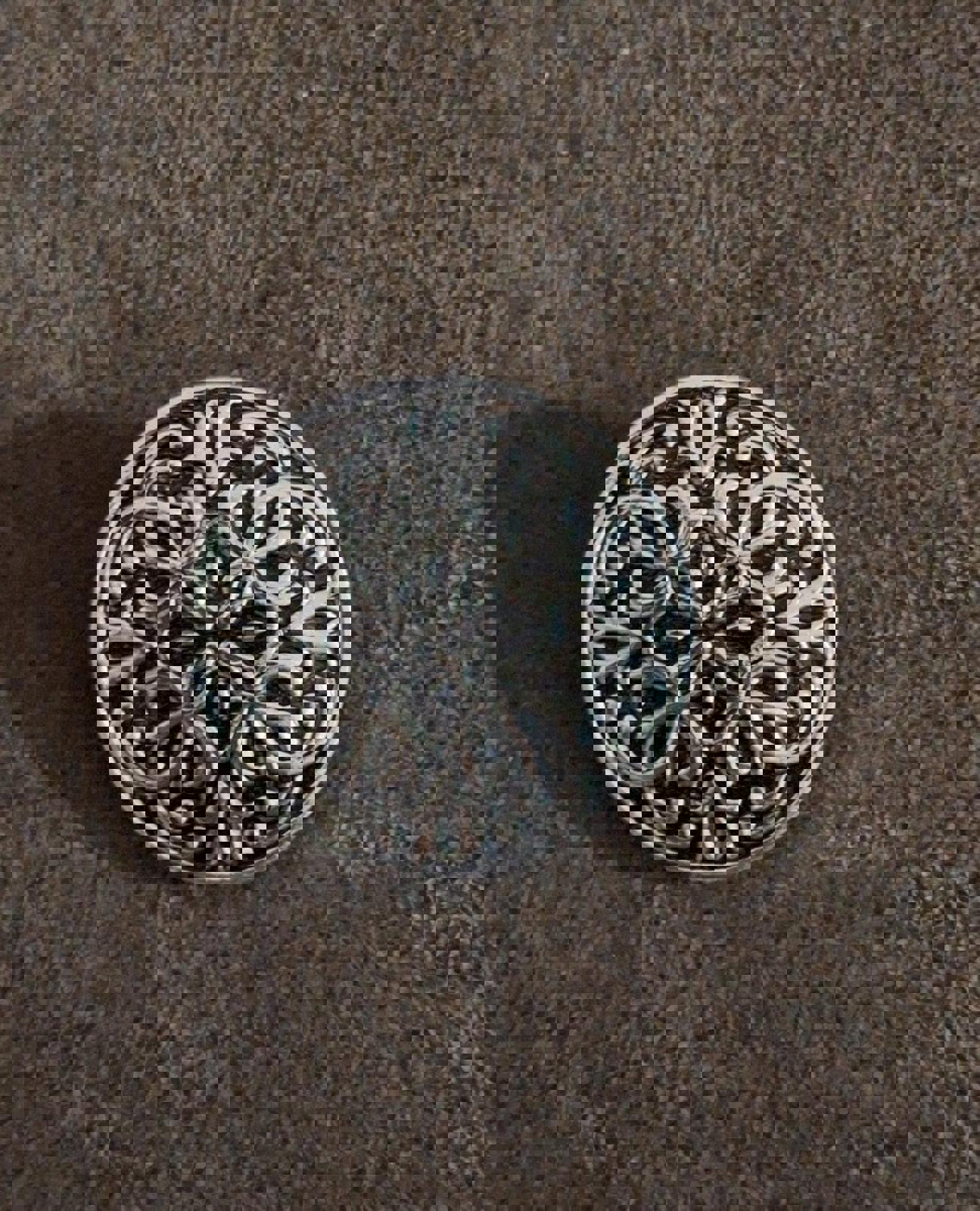 1950's Vintage Silver tone Textured style scarf Clip