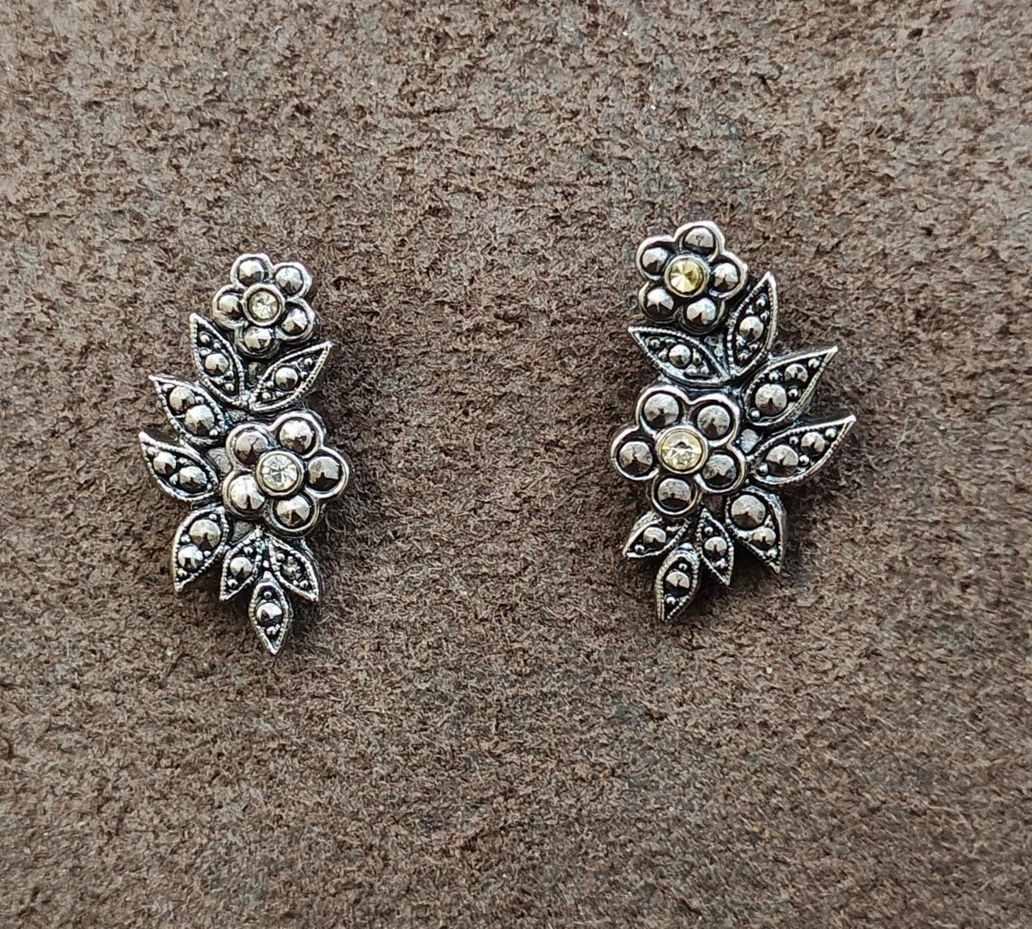 1980s Vintage Avon Floral Silver Tone Elven Leaves Rhinestones Stud Earrings