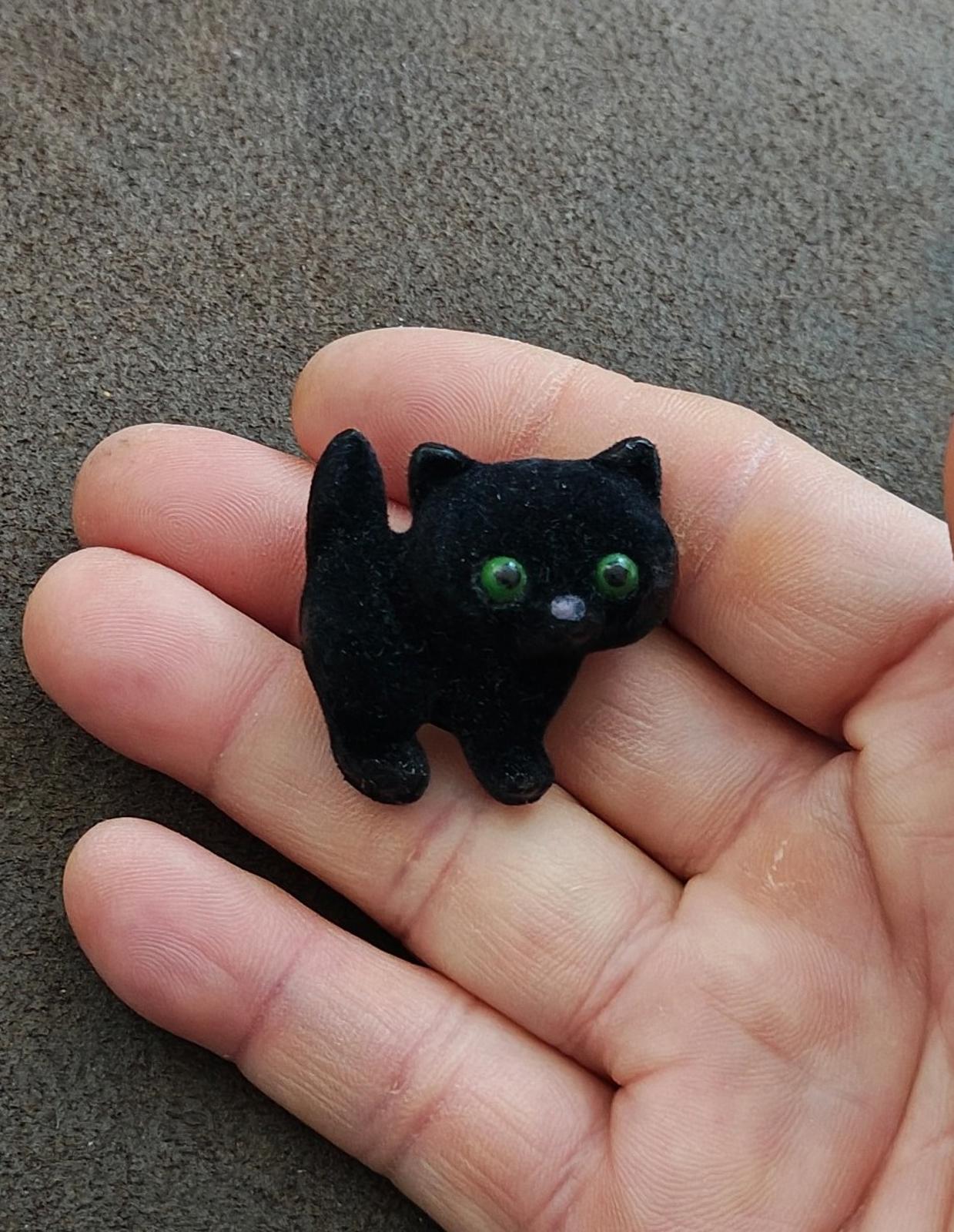 1982 Hallmark Halloween Flocked Fuzzy Black Cat Brooch