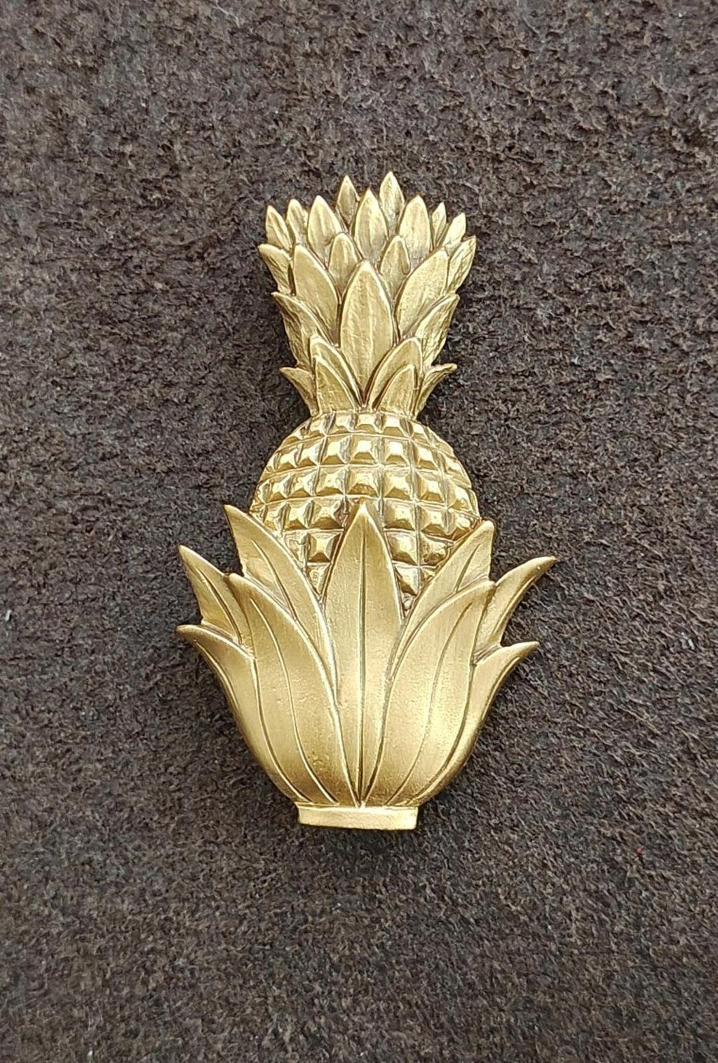 Gold-tone pineapple brooch with raised leaf fronds and detailed pineapple top