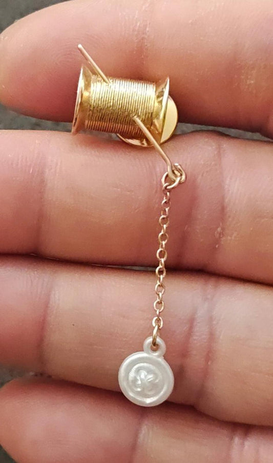 1983 Avon Gold Tone Needle Thread, Button Dangle Brooch
