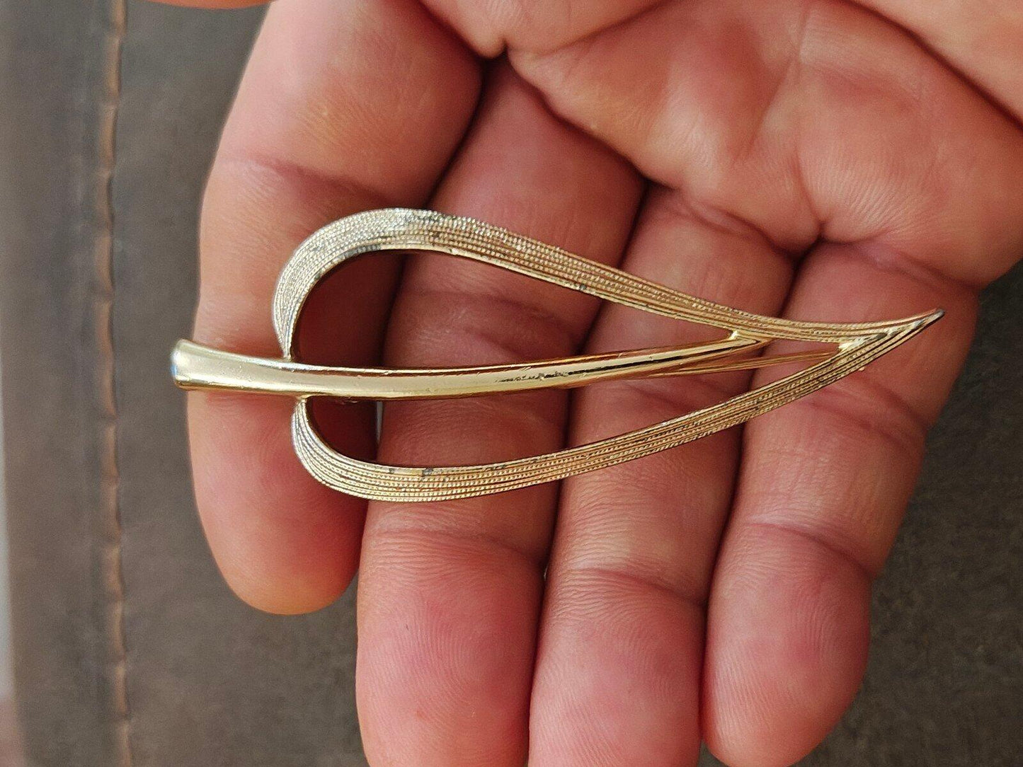 1960s Signed Sarah Coventry "Simplicity" Open Leaf Brooch