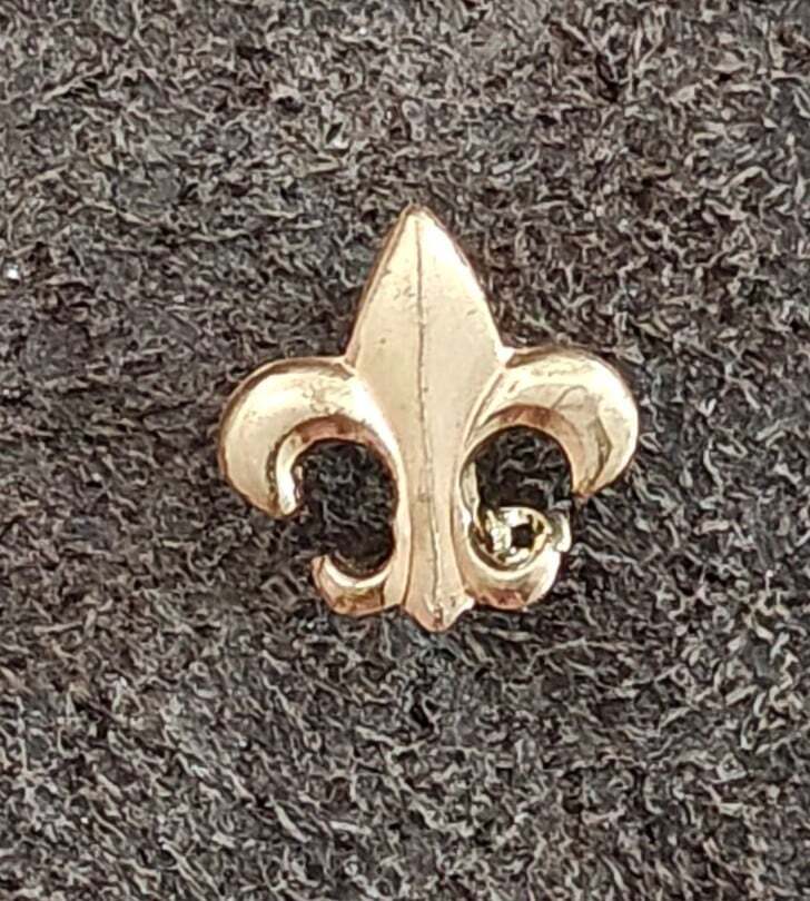 1980s Gold Tone Small Fleur-de-lis Pin Brooch