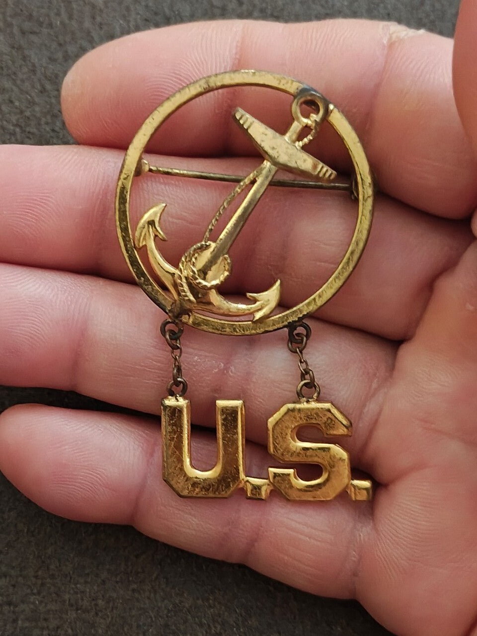 1940s WWII US Navy Gold Tone Anchor & Hanging U.S. Letters Sweetheart Pin.