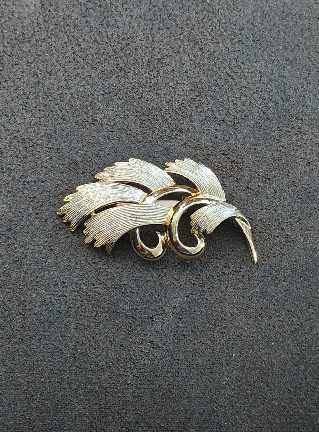Vintage Gold Tone Abstract Textured Leaf Brooch Pin