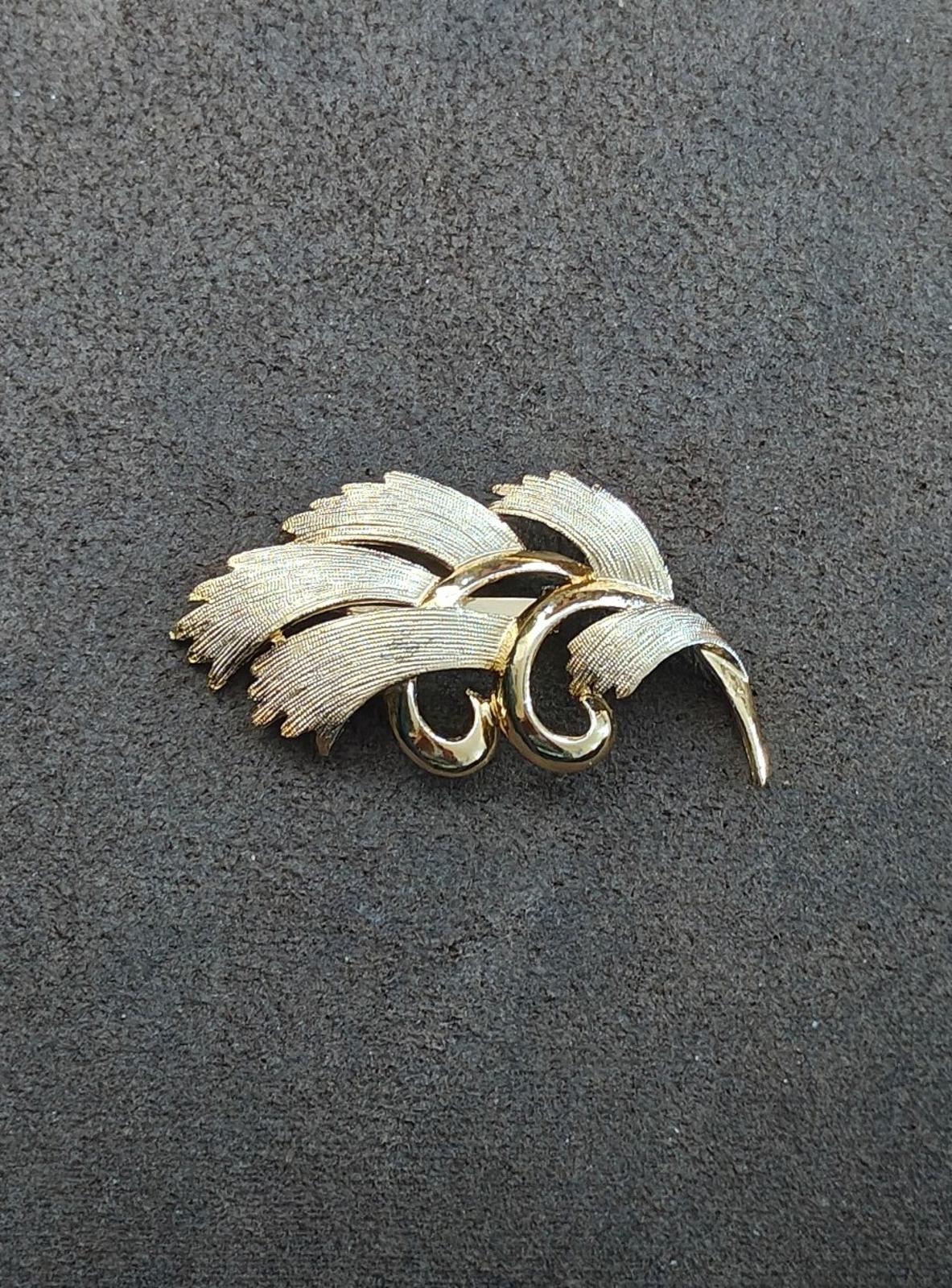 Vintage Gold Tone Abstract Textured Leaf Brooch Pin