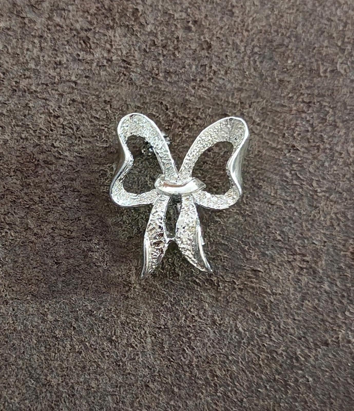 1970s Vintage Signed Gerry's Silver Tone Bow Shaped Brooch Pin