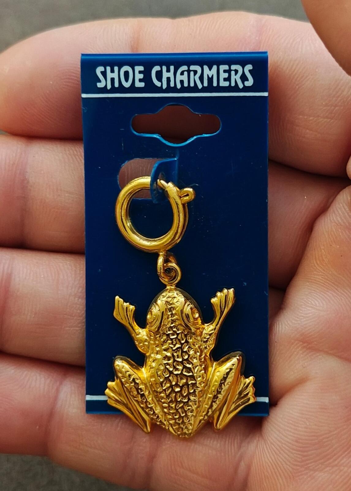 1990s Brass Textured Frog Shoe Charm/Charm