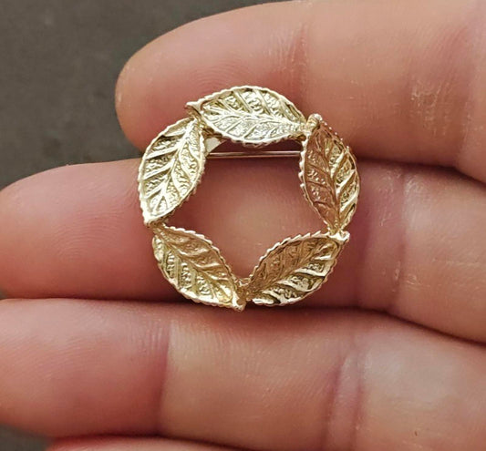 1960s Gerry's Gold Tone Textured Leaf Wreath Brooch