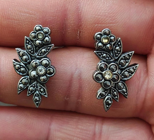 1980s Vintage Avon Floral Silver Tone Elven Leaves Rhinestones Stud Earrings